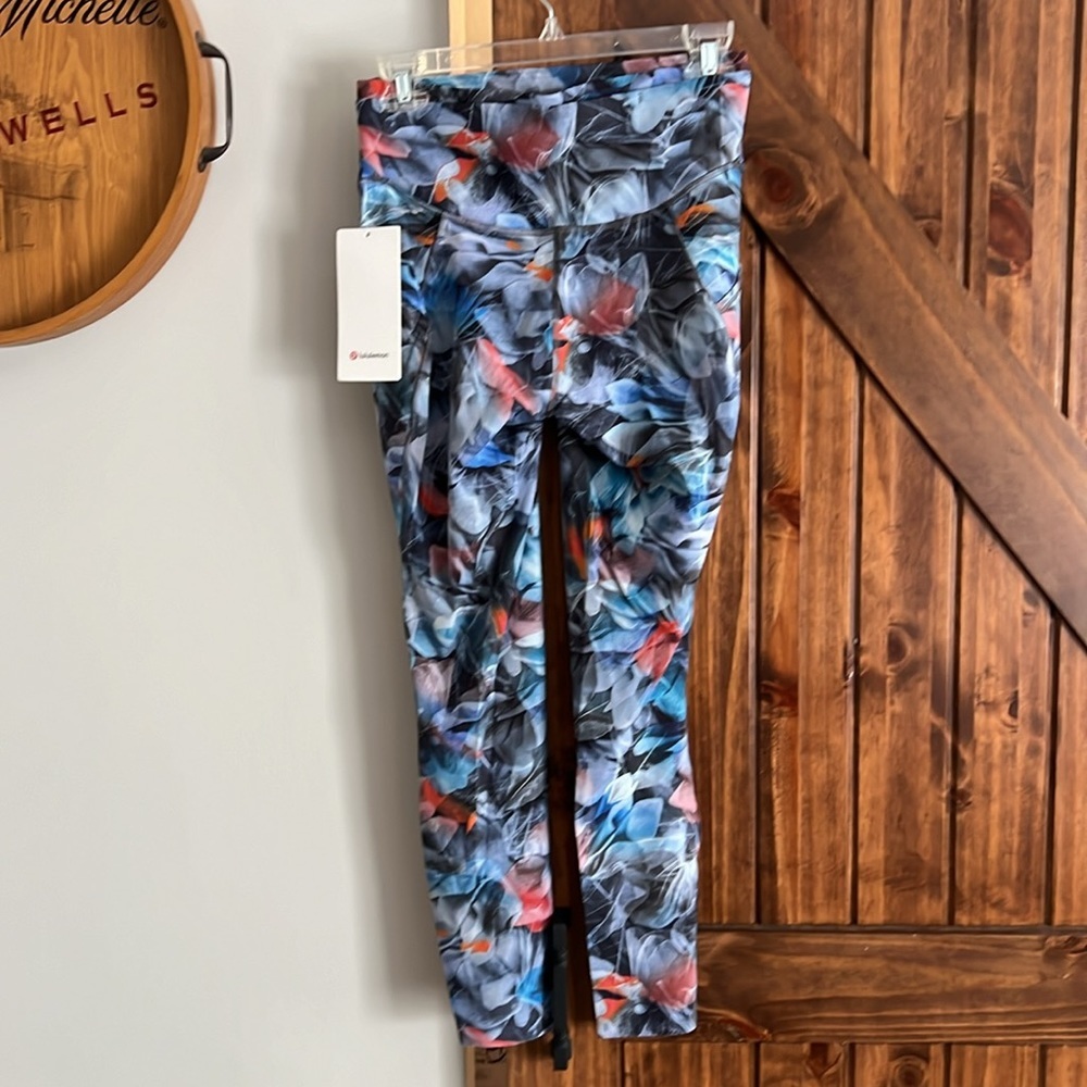 NWT fast and free, high-rise tight 25 inches with pockets size 8 - Picture 3 of 8